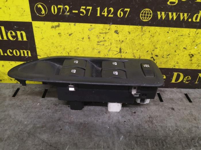 Usados Interruptor combinado de ventanillas Renault Laguna II (BG) 1.6 16V Precio € 22,00 Norma de margen ofrecido por autodemontage denollen