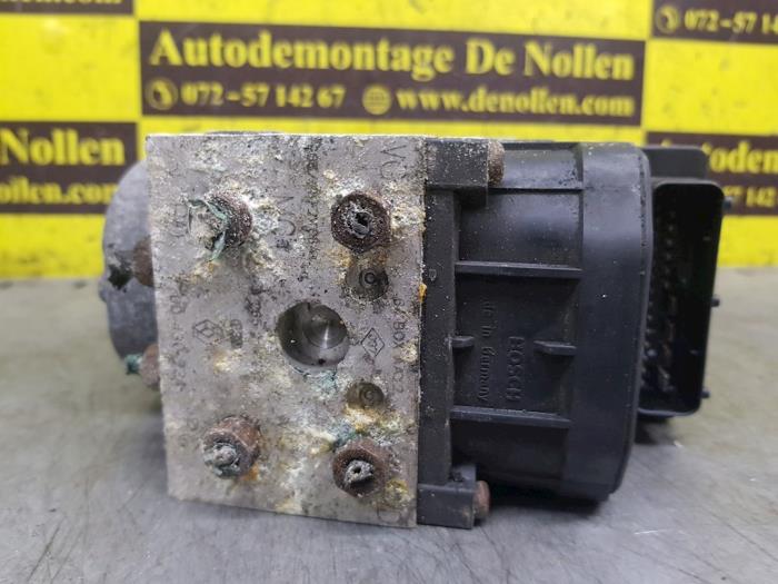 Begagnade ABS-pump Renault Megane (BA) 1.4 16V Pris € 65,00 Marginaltabell erbjuds av autodemontage denollen