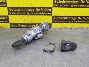 Usagé Kit serrure cylindre (complet) Ford Focus 2 C+C 1.6 16V Prix € 75,00 Règlement à la marge proposé par de Nollen autorecycling