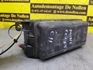 Used Fuse box Mini Clubman (R55) 1.6 16V Cooper Price € 75,00 Margin scheme offered by de Nollen autorecycling