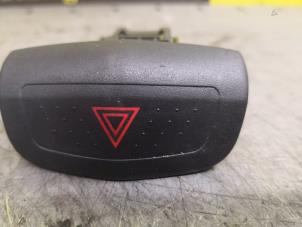 Used Panic lighting switch Nissan Primera (P12) 1.6 16V Price € 24,20 Inclusive VAT offered by de Nollen autorecycling