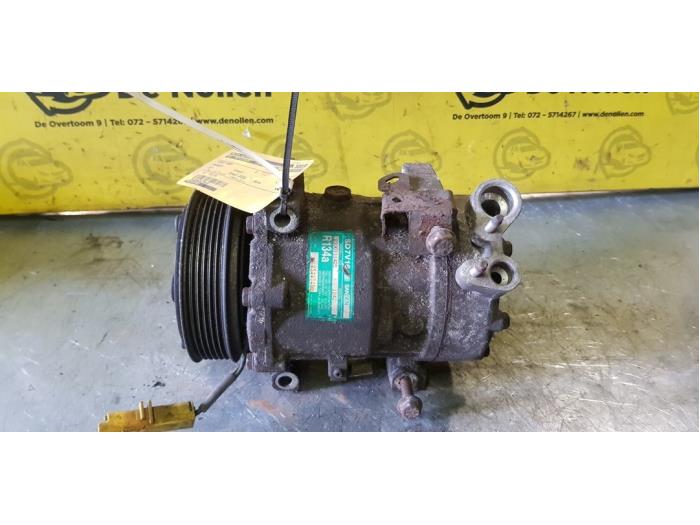Air conditioning pump from a Peugeot 207 Societe 1.6 HDi 16V SW 2008