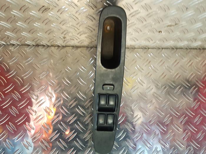 Usados Interruptor de ventanilla eléctrica Kia Rio (DC12) 1.3 RS,LS Precio € 36,00 Norma de margen ofrecido por autodemontage denollen