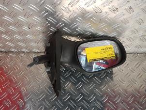 Used Wing mirror, left Renault Clio II (BB/CB) 1.2 16V Price € 25,00 Margin scheme offered by de Nollen autorecycling