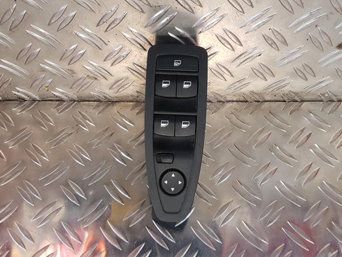 Usados Interruptor combinado de ventanillas BMW 1 serie (E81) 116i 1.6 16V Precio € 45,00 Norma de margen ofrecido por autodemontage denollen