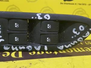 Usados Interruptor combinado de ventanillas Renault Laguna II (BG) 1.6 16V Precio € 50,00 Norma de margen ofrecido por de Nollen autorecycling