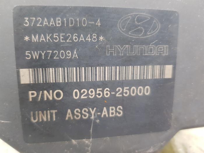 ABS Pumpe van een Hyundai Accent 1.3i 12V 2005
