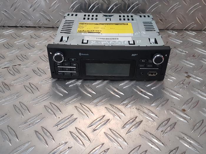 Reproductor de CD y radio de un Renault Master IV (FV) 2.3 dCi 150 16V FWD 2013