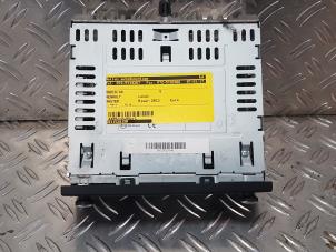 Usados Reproductor de CD y radio Renault Master IV (FV) 2.3 dCi 150 16V FWD Precio € 150,00 Norma de margen ofrecido por de Nollen autorecycling