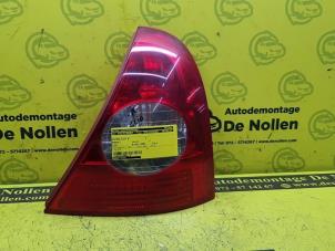 Używane Tylne swiatlo pozycyjne prawe Renault Clio II (BB/CB) 1.2 16V Cena € 25,00 Procedura marży oferowane przez de Nollen autorecycling