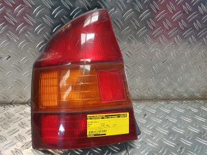 Usados Luz trasera izquierda Mazda 323 (BA12) 1.7 TD Precio € 40,00 Norma de margen ofrecido por de Nollen autorecycling