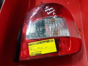 Usagé Feu arrière secondaire droit Renault Scénic I (JA) 1.4 16V Prix € 30,00 Règlement à la marge proposé par de Nollen autorecycling