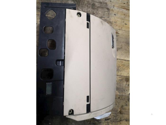 Begagnade Handskfack Audi A6 Pris € 90,00 Marginaltabell erbjuds av autodemontage denollen