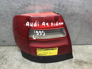 Gebrauchte Rücklicht links Audi A4 (B5) 1.6 Preis € 17,50 Margenregelung angeboten von de Nollen autorecycling