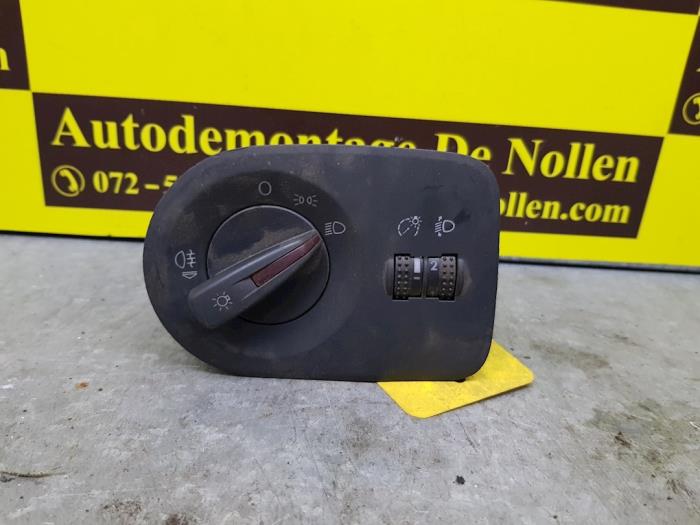 Używane Przelacznik Seat Ibiza III (6L1) 1.4 16V 100 Cena € 9,00 Procedura marży oferowane przez autodemontage denollen