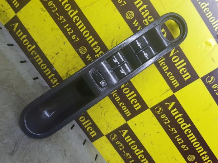 Usados Interruptor de ventanilla eléctrica Renault Espace (JK) 2.0 16V Precio € 22,00 Norma de margen ofrecido por autodemontage denollen