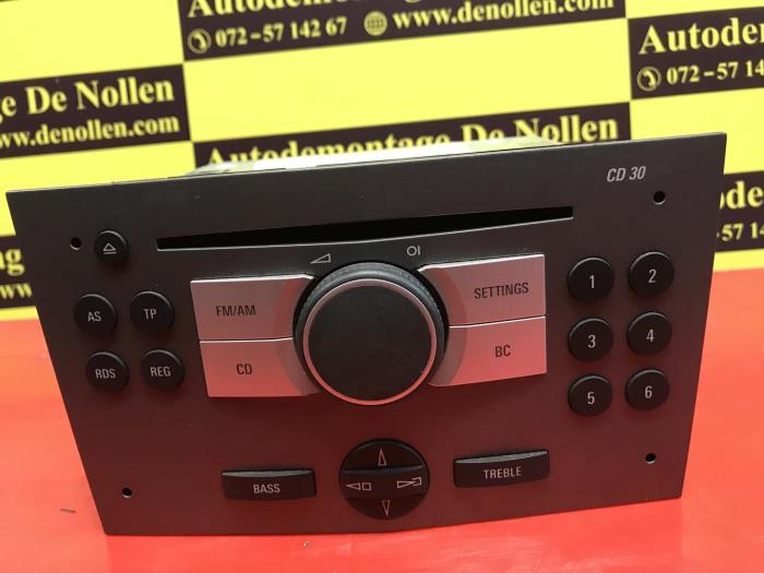 Radio CD Spieler van een Opel Astra 2004