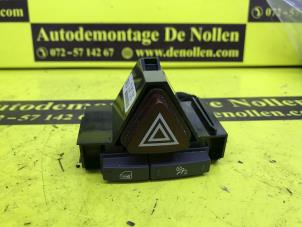 Używane Przelacznik swiatel awaryjnych Opel Corsa Cena na żądanie oferowane przez de Nollen autorecycling