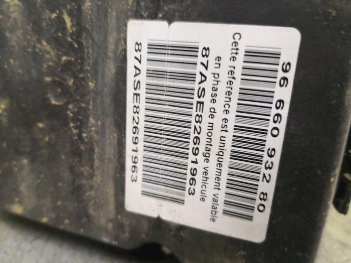 Begagnade ABS-pump Peugeot 308 Pris € 206,91 Inklusive moms erbjuds av autodemontage denollen