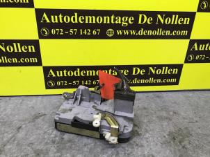 Używane Plyta zamka przedniego Citroen C5 Cena na żądanie oferowane przez de Nollen autorecycling