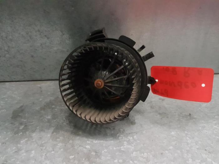 Heating and ventilation fan motor from a Renault Master 2010
