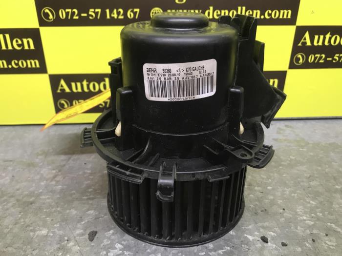 Heating and ventilation fan motor from a Renault Master 2010