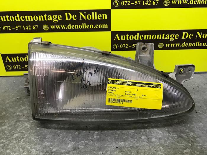 Używane Reflektor prawy Hyundai Accent II/Excel II/Pony Cena € 22,00 Procedura marży oferowane przez autodemontage denollen