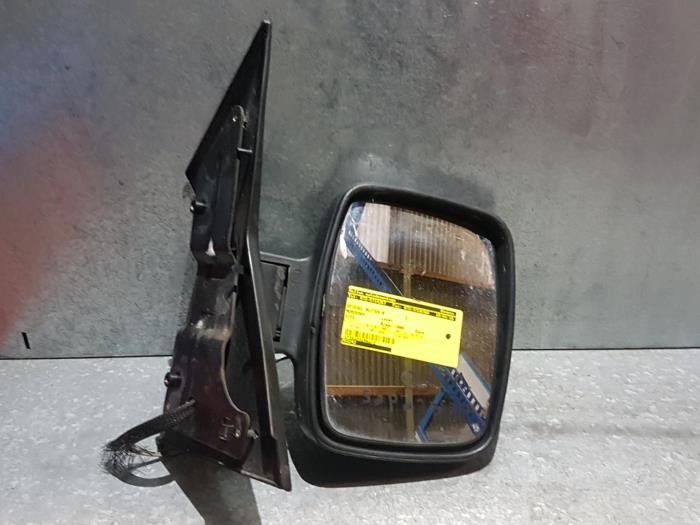 Wing mirror, right from a Mercedes-Benz V (638.2) V-200 2.0 16V 1999