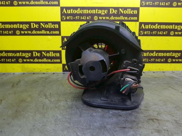 Motor de ventilador de calefactor de un Renault Clio (B/C57/357/557/577)  1996