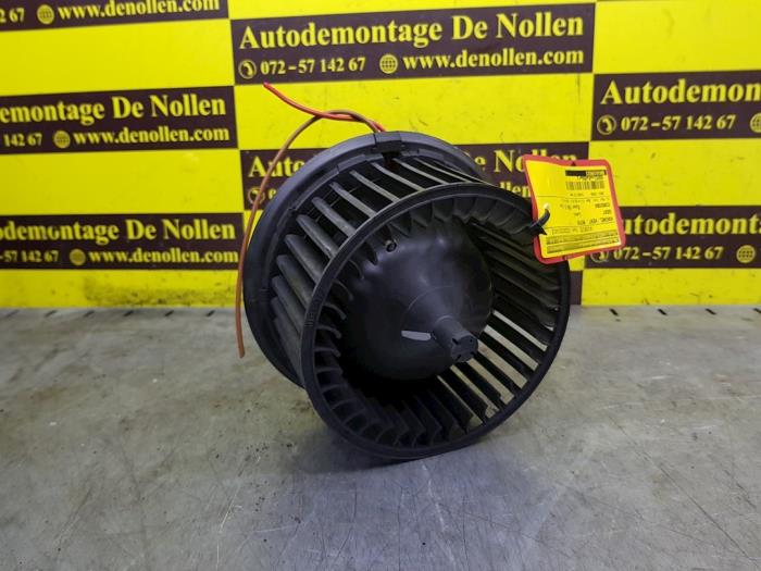 Heating and ventilation fan motor from a Seat Cordoba Vario (6K5) 1.6i 1999
