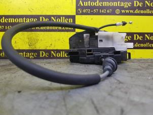 Usagé Serrure portière mécanique 2portes droite Kia Cee'D Prix € 72,60 Prix TTC proposé par de Nollen autorecycling