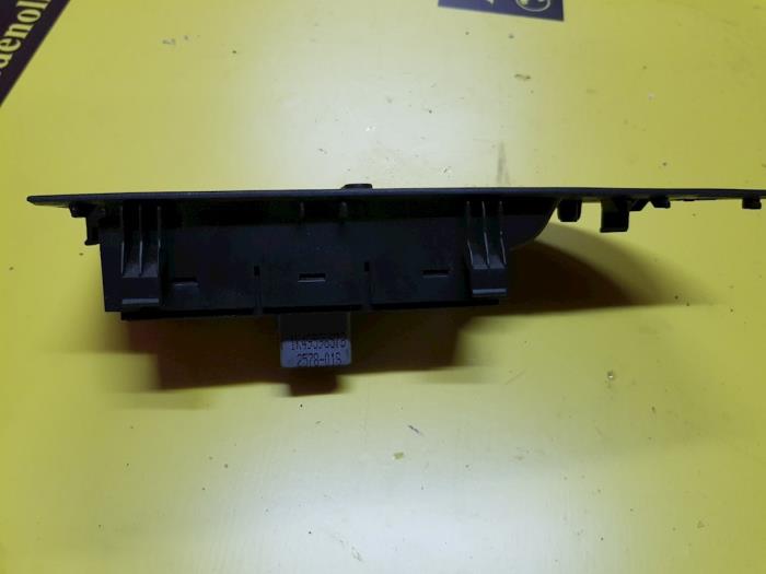 Electric window switch from a Seat Leon (1P1)  2009