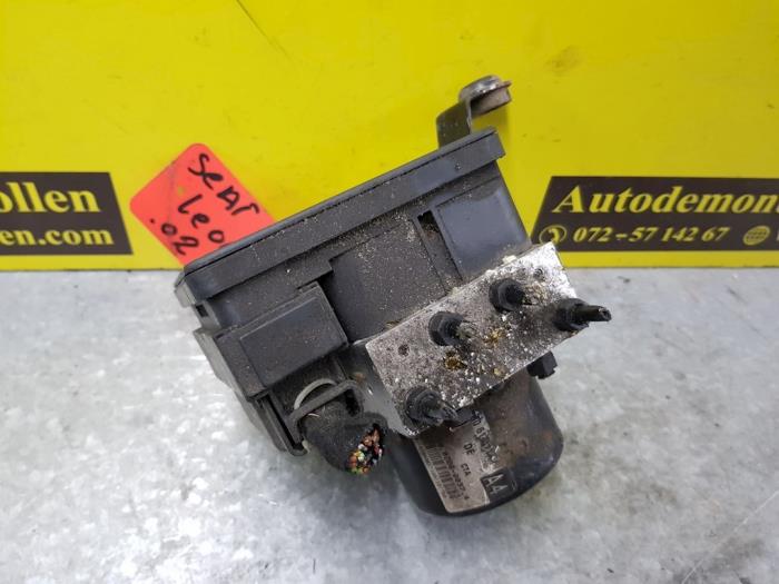 Begagnade ABS-pump Seat Leon (1M1) 1.4 16V Pris på förfrågan erbjuds av autodemontage denollen