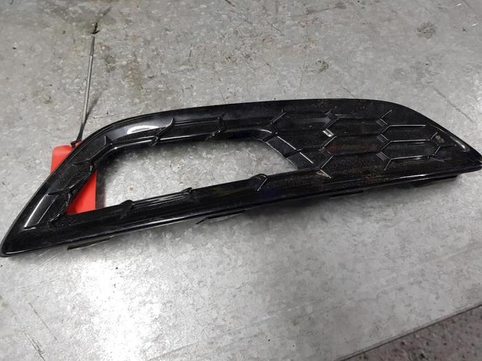 Begagnade Grill Ford Focus Pris € 26,62 Inklusive moms erbjuds av autodemontage denollen