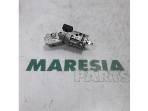 Usagé Serrure de contact + clé Citroen C4 Berline (NC) 1.6 Hdi 90 Prix € 183,75 Règlement à la marge proposé par Maresia Parts