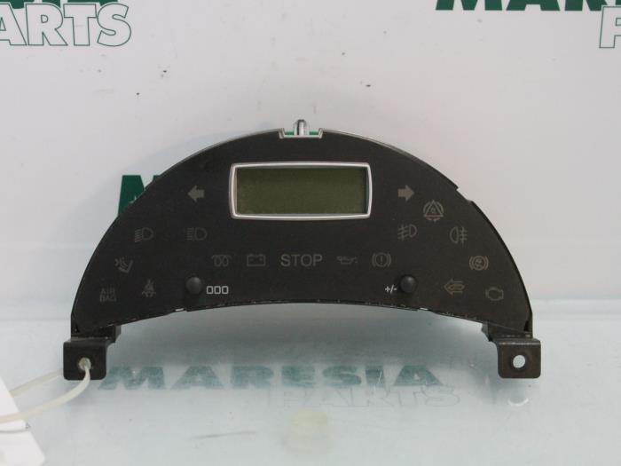 Begagnade Innerdisplay Peugeot 807 2.2 HDiF 16V Pris € 20,00 Marginaltabell erbjuds av Maresia Parts