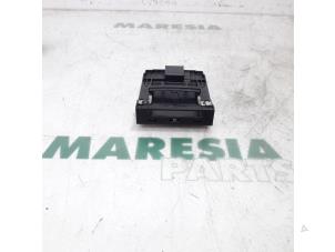 Used Card reader (lock) Renault Scénic III (JZ) 1.6 Energy dCi 130 Price € 35,00 Margin scheme offered by Maresia Parts