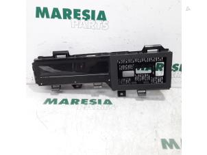 Used Instrument panel Renault Scénic III (JZ) 1.6 Energy dCi 130 Price € 105,00 Margin scheme offered by Maresia Parts