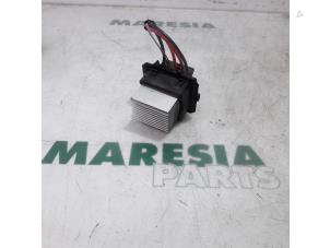 Used Heater resistor Renault Scénic III (JZ) 1.6 Energy dCi 130 Price € 20,00 Margin scheme offered by Maresia Parts