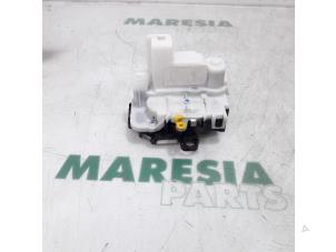 Gebrauchte Türschlossmechanik 4-türig rechts vorne Fiat Panda (169) 1.2 Fire Preis € 25,00 Margenregelung angeboten von Maresia Parts