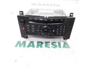 Używane Radioodtwarzacz CD Peugeot 607 (9D/U) 2.2 HDiF 16V Cena € 288,75 Procedura marży oferowane przez Maresia Parts