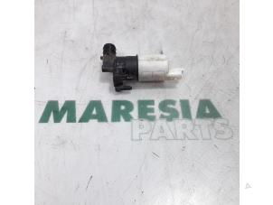 Used Windscreen washer pump Peugeot 607 (9D/U) 2.2 HDiF 16V Price € 10,00 Margin scheme offered by Maresia Parts