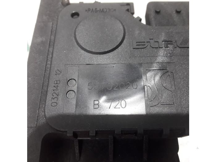 Throttle pedal position sensor from a Fiat Punto III (199) 0.9 TwinAir Turbo 100 2014