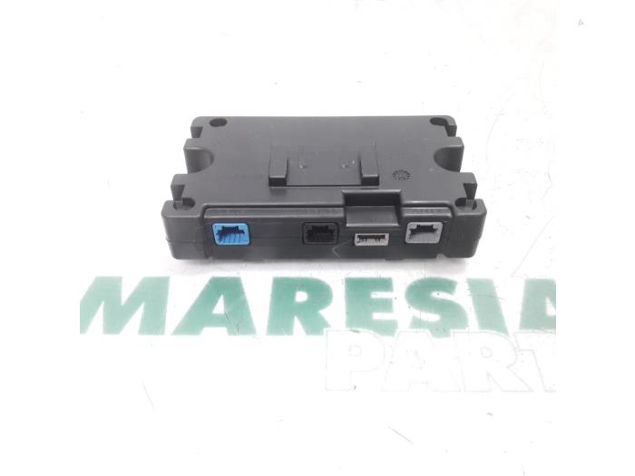 Usagé Ordinateur divers Renault Megane III Grandtour (KZ) 1.5 dCi 90 Prix € 34,99 Règlement à la marge proposé par Maresia Parts