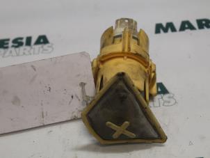 Usados Bomba eléctrica de combustible Fiat Ulysse (179) 2.2 JTD 16V Precio € 105,00 Norma de margen ofrecido por Maresia Parts