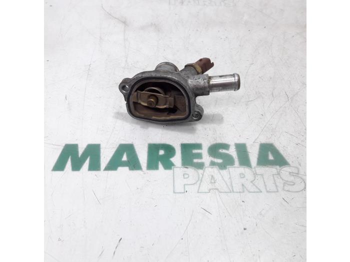 Usagé Boîtier thermostat Fiat Grande Punto (199) 1.4 Prix € 19,95 Règlement à la marge proposé par Maresia Parts