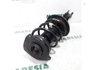 Gebrauchte Stoßdämpferstrebe rechts vorne Renault Scénic III (JZ) 1.6 Energy dCi 130 Preis € 35,00 Margenregelung angeboten von Maresia Parts