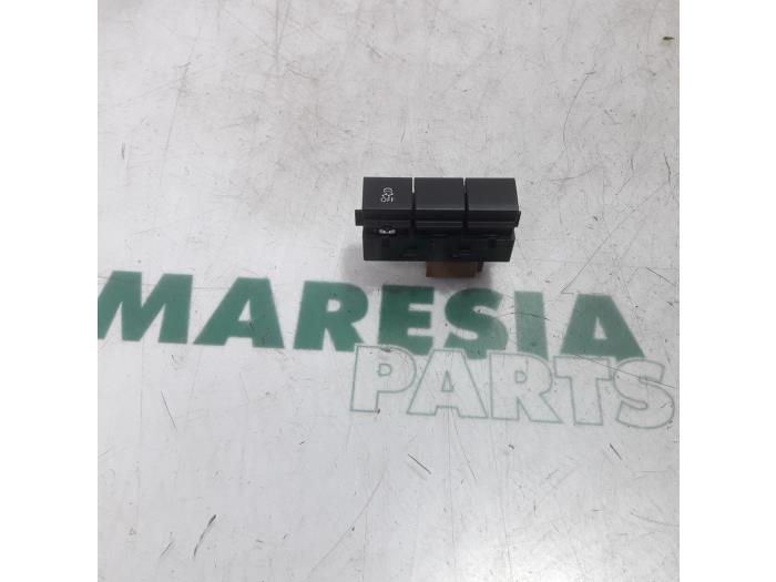 Usados Interruptor Citroen Jumpy 1.6 Blue HDi 115 Precio € 20,00 Norma de margen ofrecido por Maresia Parts