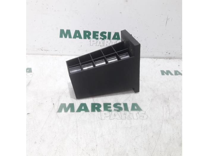Begagnade Front Citroen C4 Grand Picasso (UA) 2.0 HDiF 16V 135 Pris € 25,00 Marginaltabell erbjuds av Maresia Parts