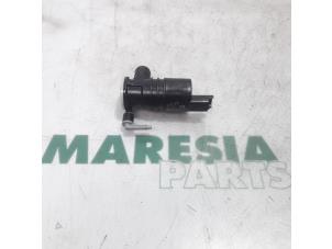 Used Windscreen washer pump Citroen Jumpy 1.6 Blue HDi 115 Price € 20,00 Margin scheme offered by Maresia Parts